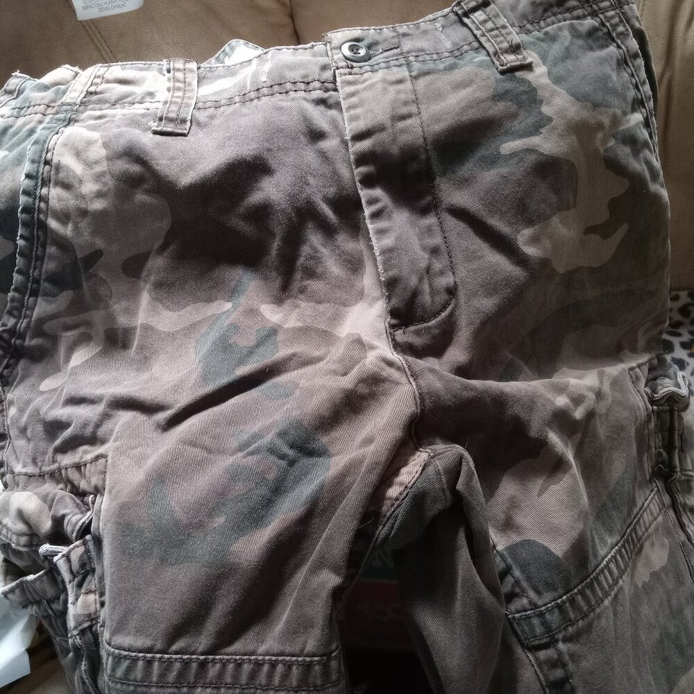 Old Navy Men's Camo Cargo Shorts waist 31